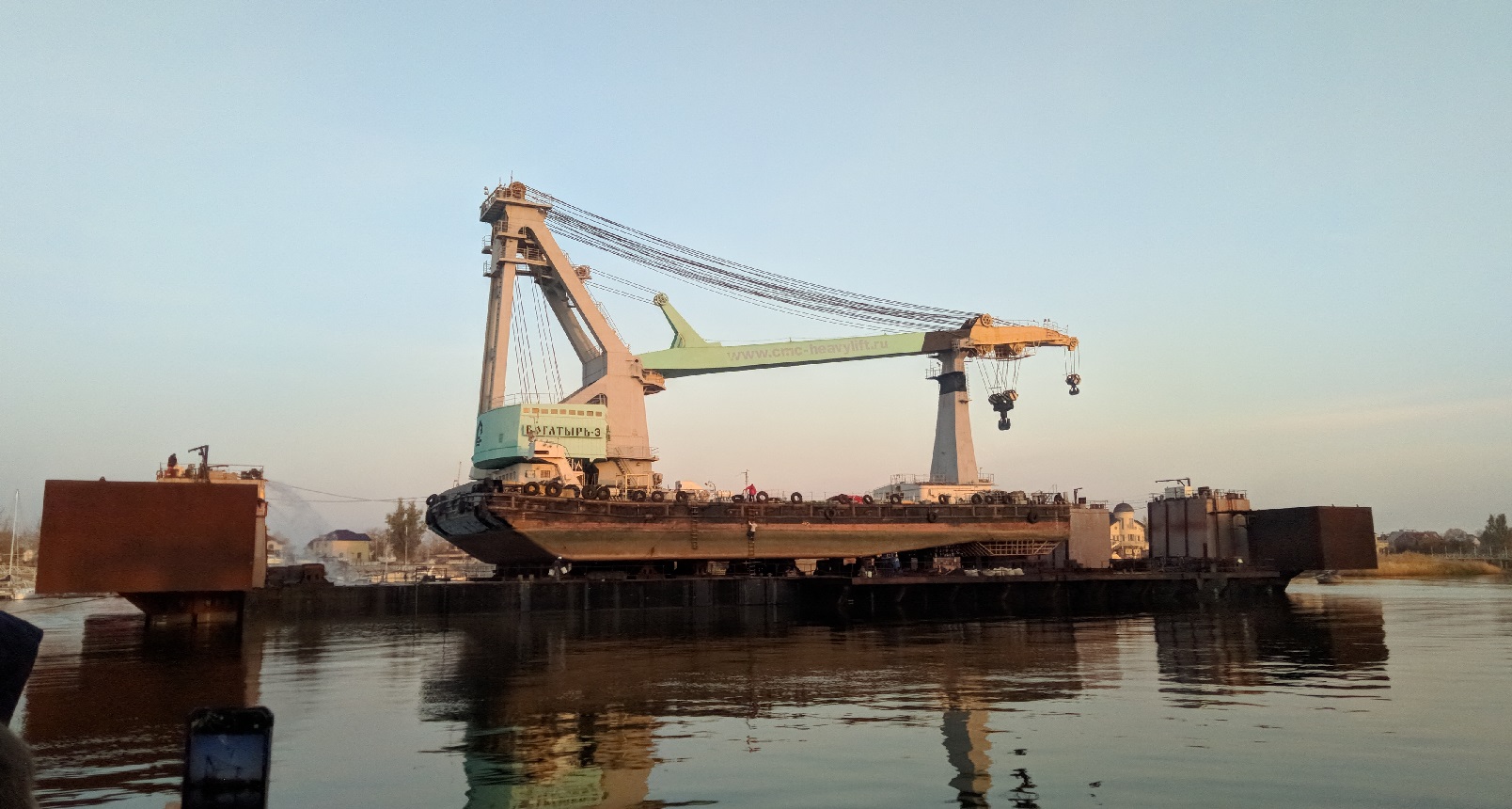 LLC "KMK" with the help of TP "Margon" the lifting of the floating crane "Bogatyr-3" was carried out